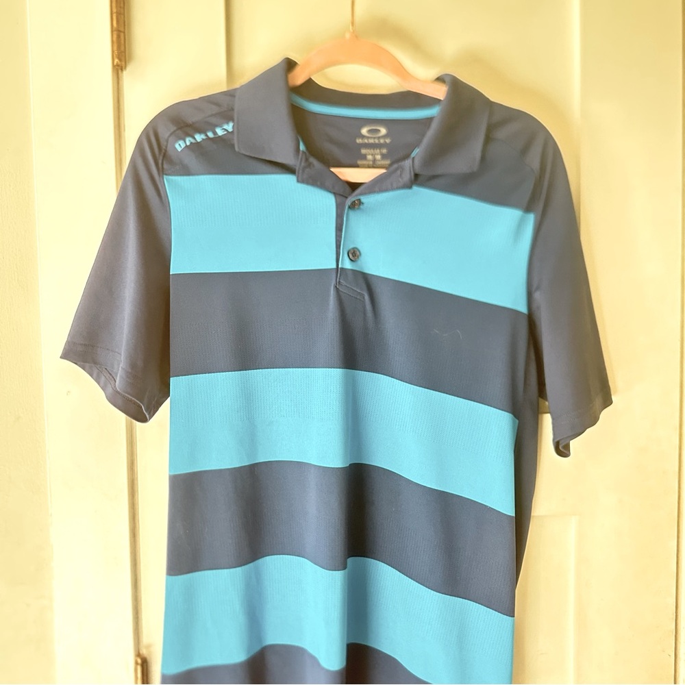 Men’s Oakley golf shirt
Great condition